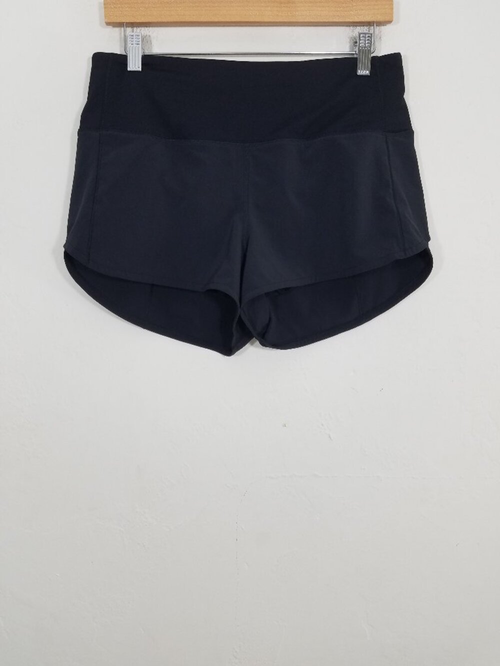 Like New Lululemon Speed Up High Rise 2.5" Short Black Size 8